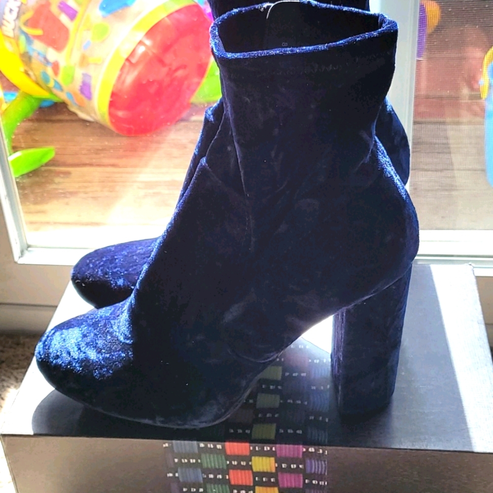 Bran new Blue sued ankle boots high heels